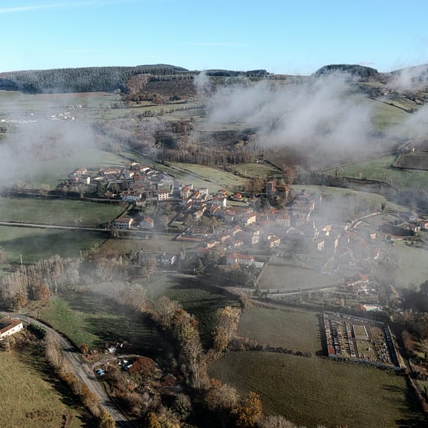 Saint-Cyr-de-Valorges se réveille après une nuit d'hiver